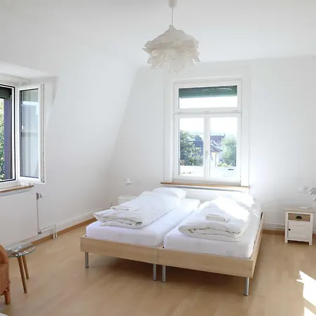 Grosse, Ruhige In Zuerich, Nahe Zentrum