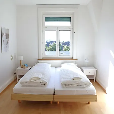 Grosse, Ruhige In Zuerich, Nahe Zentrum